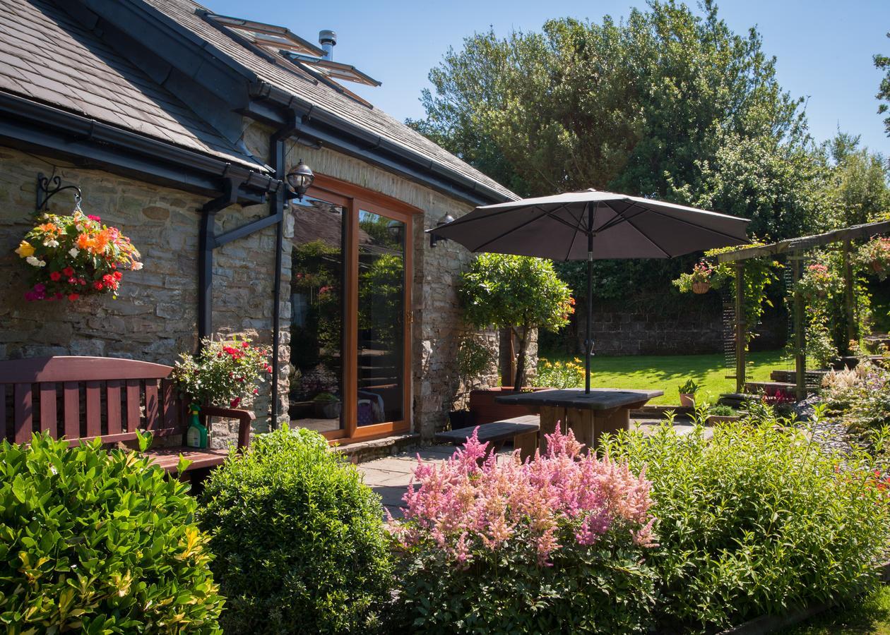 Beudy Bach Bed & Breakfast Cross Hands Exterior photo